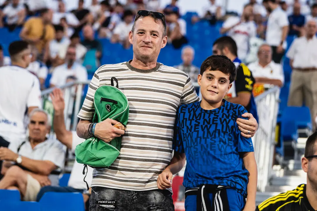 Aficionados del Real Zaragoza en el Ibercaja Estadio / Marcos Cebri&aacute;n