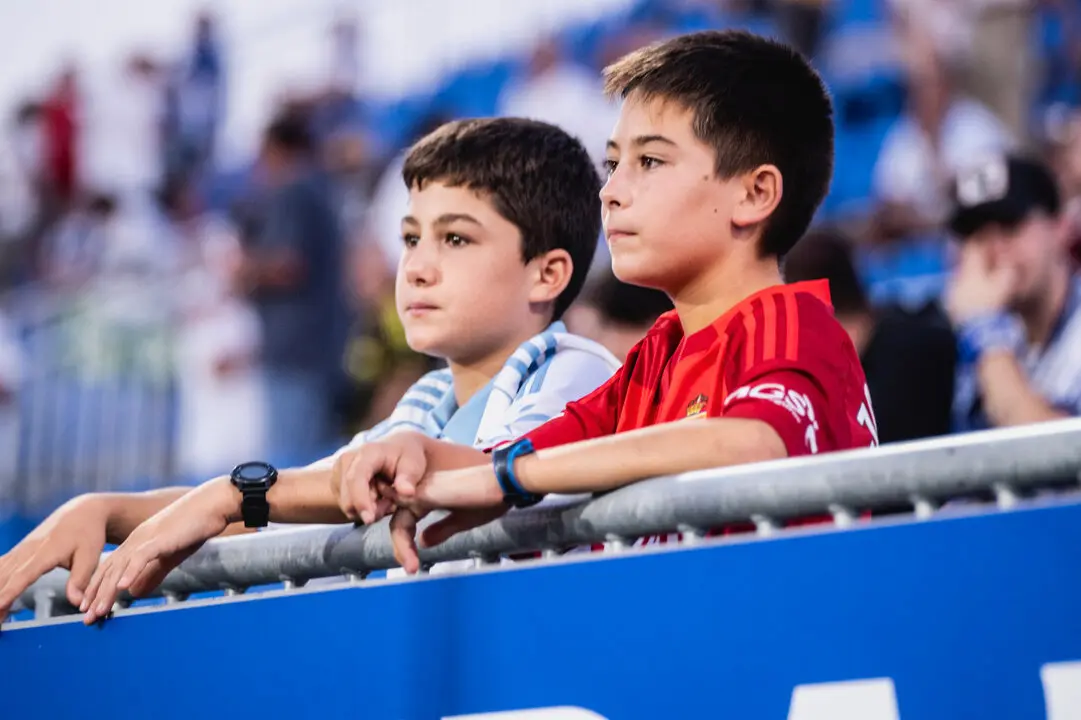 Aficionados del Real Zaragoza en el Ibercaja Estadio / Marcos Cebri&aacute;n