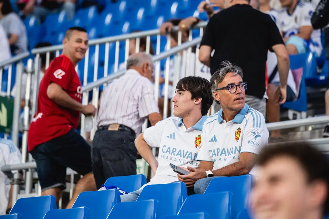 Aficionados del Real Zaragoza en el Ibercaja Estadio / Marcos Cebri&aacute;n