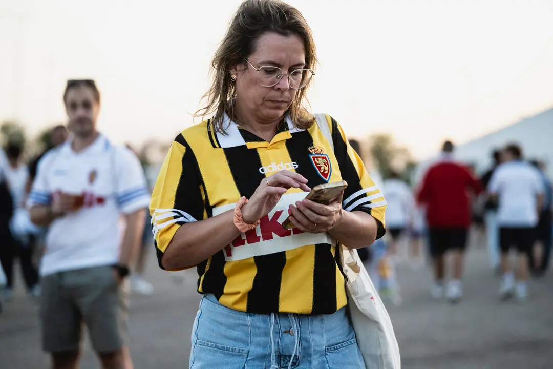 Aficionados del Real Zaragoza en el Ibercaja Estadio / Marcos Cebri&aacute;n