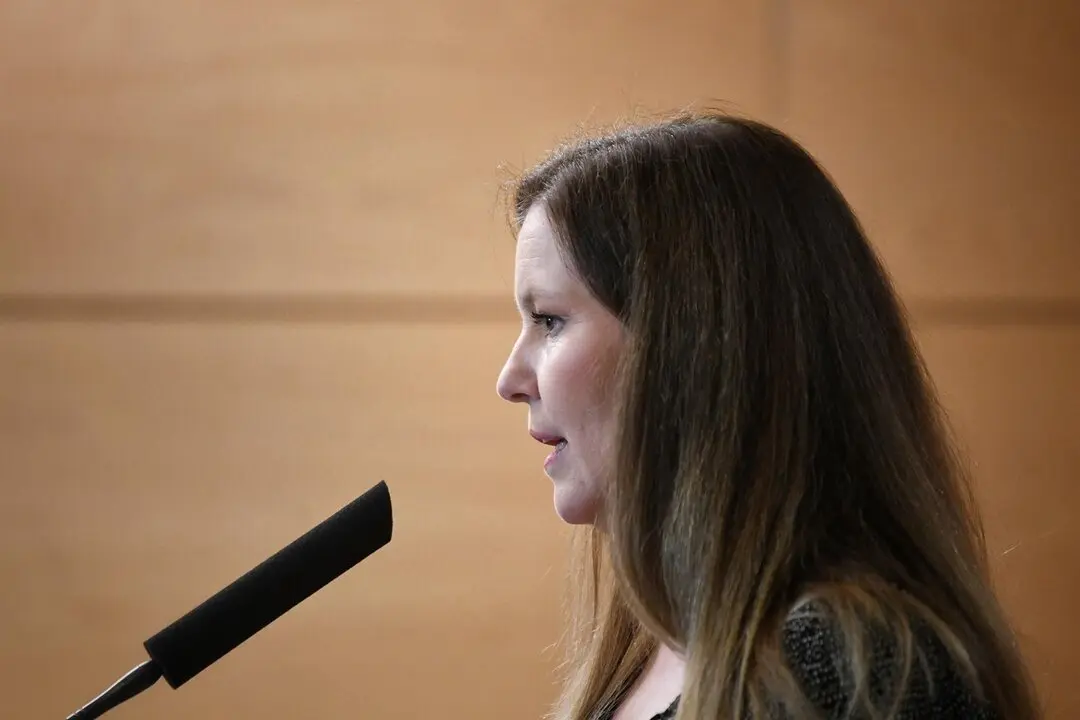 Archivo - La consejera de Familia, Juventud y Asunstos Sociales, Ana D&aacute;vila, ofrece declaraciones a los medios durante un pleno en la Asamblea de Madrid, a 4 de abril de 2024, en Madrid (Espa&ntilde;a). / EP