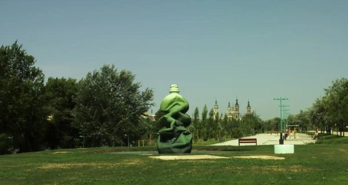 Escultura "Manantial o Botella Manantial" ./ Ayuntamiento de Zaragoza