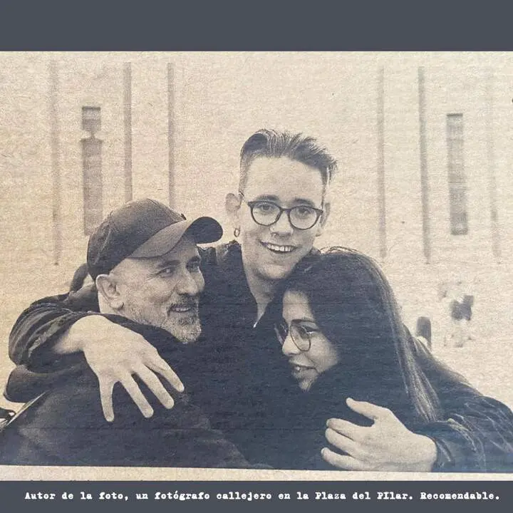 Francho, Javitxu y su pareja en la Plaza del Pilar./ Imagen cedida