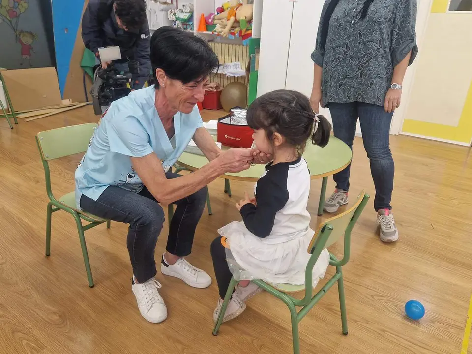 Vacunaci&oacute;n intranasal en un centro escolar de Arag&oacute;n dentro del Plan piloto del Gobierno de Arag&oacute;n en 2024. / EP