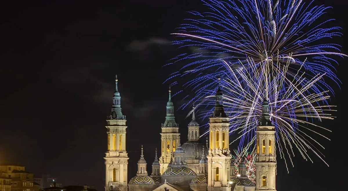 Fuegos artificiales en las Fiestas del Pilar