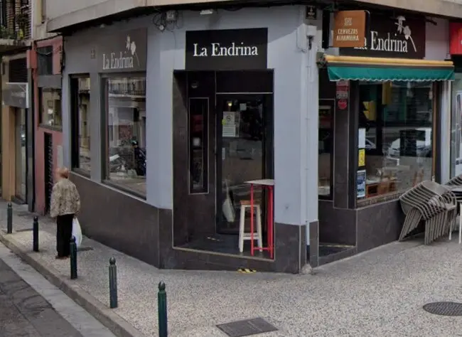 Exterior del bar La Endrina.