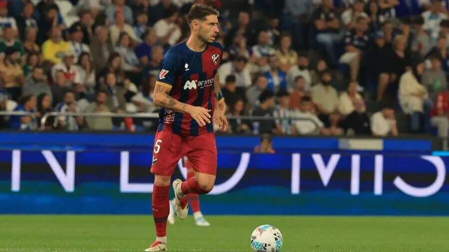 &Iacute;&ntilde;igo Pi&ntilde;a durante el Deportivo-SD Huesca / LaLiga