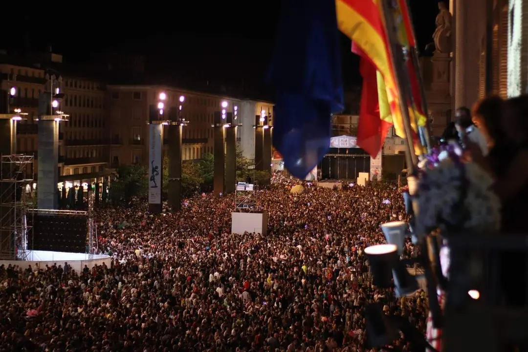 Programaci&oacute;n d&iacute;a 4 en Fiestas del Pilar 2025: desfile de pe&ntilde;as, pasacalles del Le&oacute;n Garganch&oacute;n...