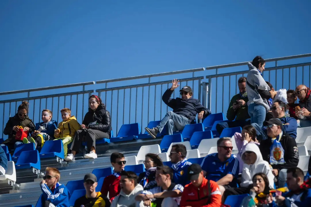 Aficionados del Real Zaragoza ante el C&oacute;rdoba / Marcos Cebri&aacute;n