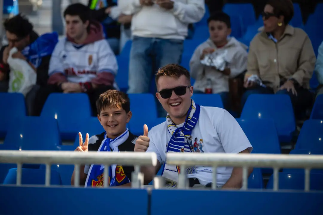 Aficionados del Real Zaragoza ante el C&oacute;rdoba / Marcos Cebri&aacute;n