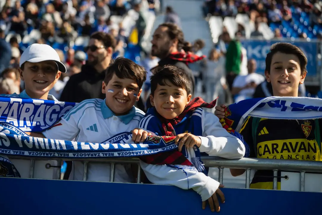 Aficionados del Real Zaragoza ante el C&oacute;rdoba / Marcos Cebri&aacute;n
