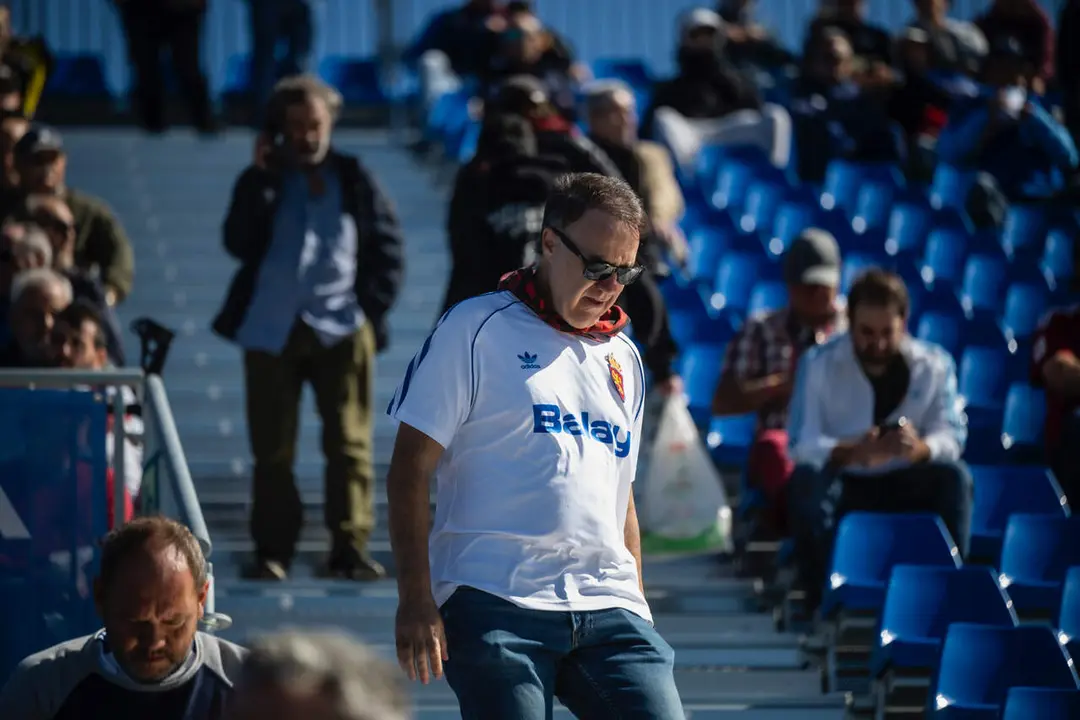 Aficionados del Real Zaragoza ante el C&oacute;rdoba / Marcos Cebri&aacute;n