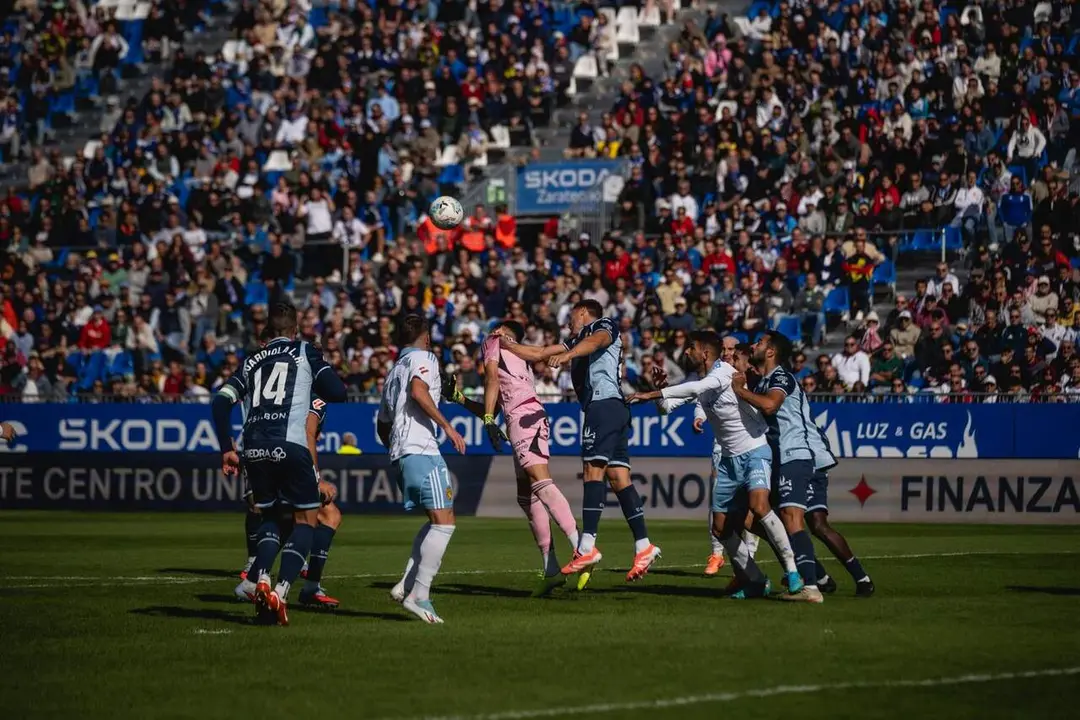 Imagen del encuentro entre el Real Zaragoza y el C&oacute;rdoba / Marcos Cebri&aacute;n