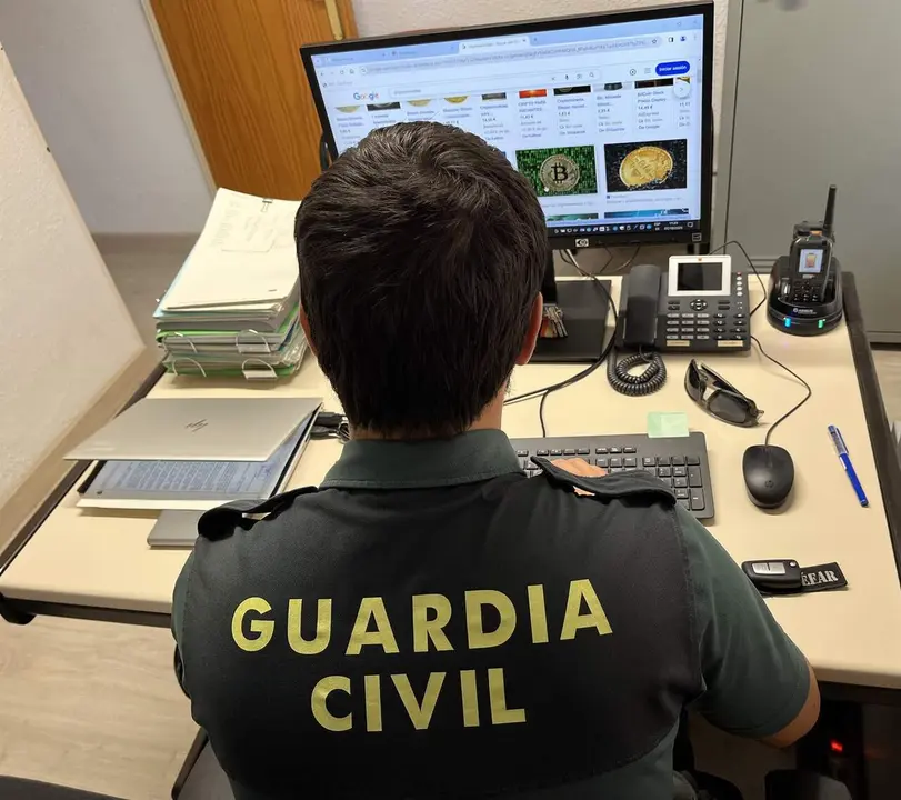 Detenidas dos personas por seis delitos de estafa y otros seis de usurpaci&oacute;n de estado civil en Bin&eacute;far. / GUARDIA CIVIL
