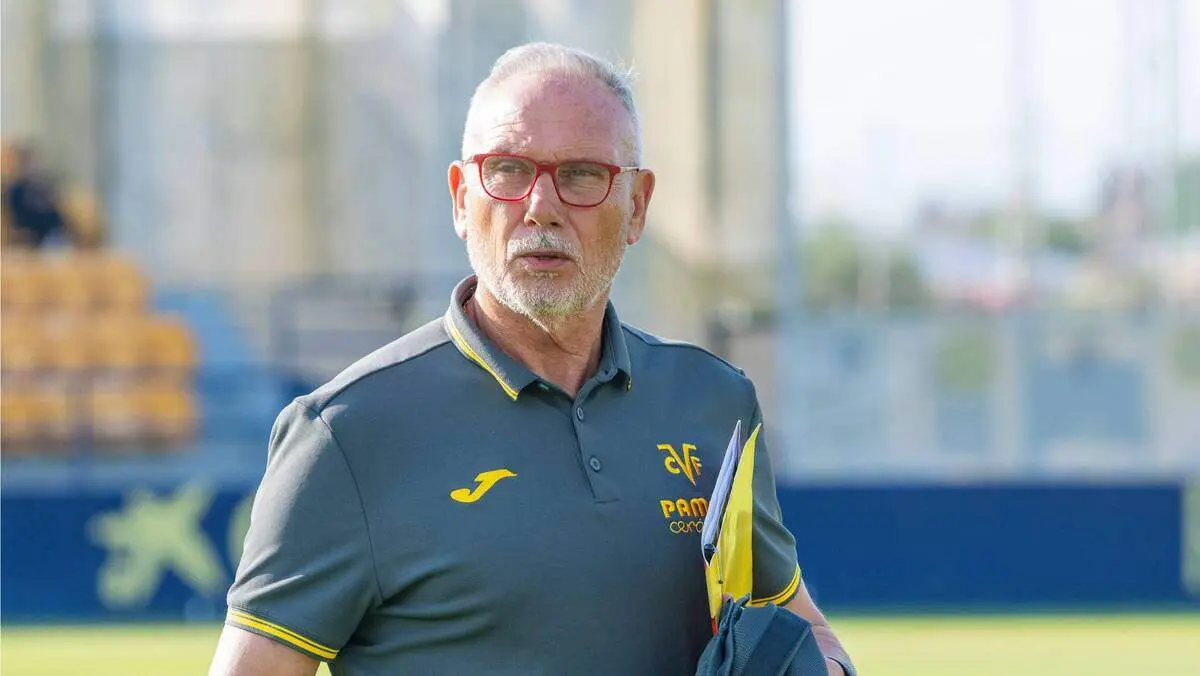 Miguel &Aacute;lvarez durante su etapa como t&eacute;cnico del Villareal B ./ Villareal CF