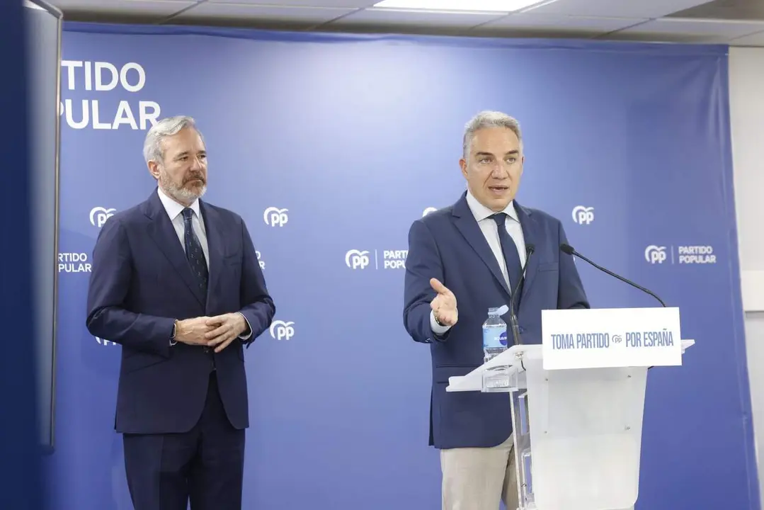El&iacute;as Bendodo en Zaragoza junto a Jorge Azc&oacute;n./ PP