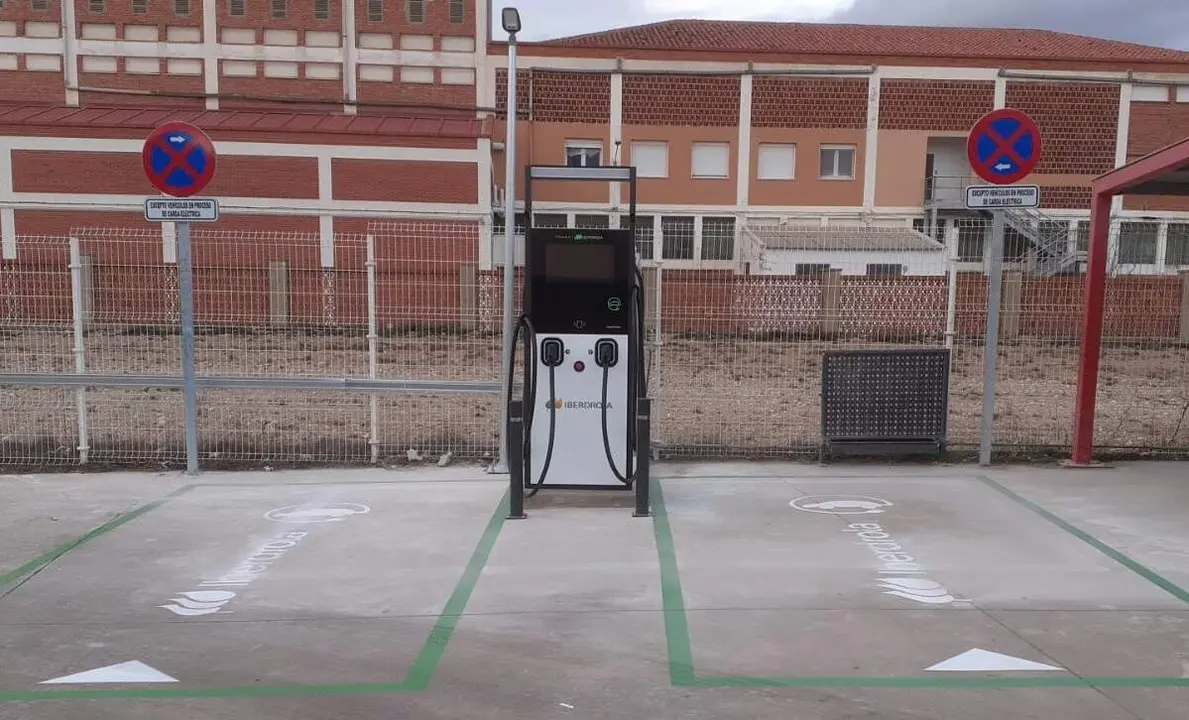 Iberdrola instala en Calamocha un punto de recarga superr&aacute;pida para veh&iacute;culos el&eacute;ctricos
