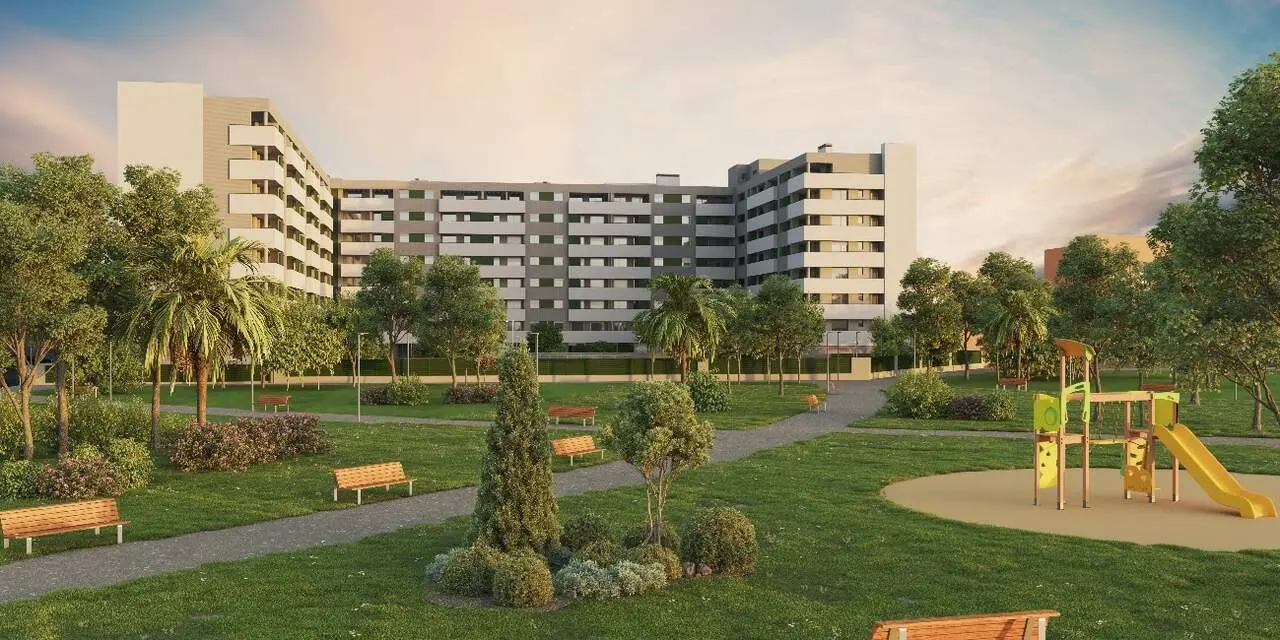 Vista de Residencial MO y MO2 desde el nuevo parque de Miralbueno. / GESTI&Oacute;N COM&Uacute;N