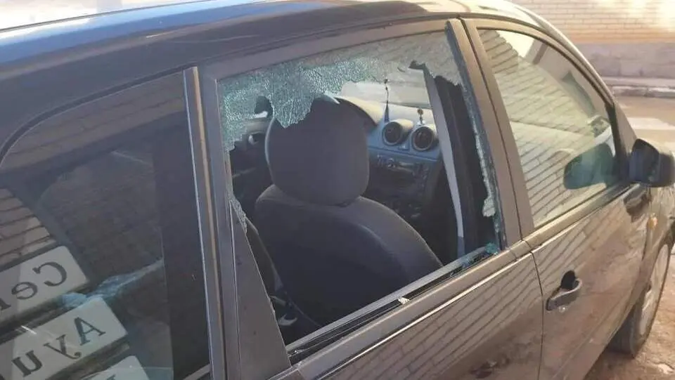 Imagen de uno de los veh&iacute;culos vandalizados en &Eacute;pila/ Cedida a H.A.