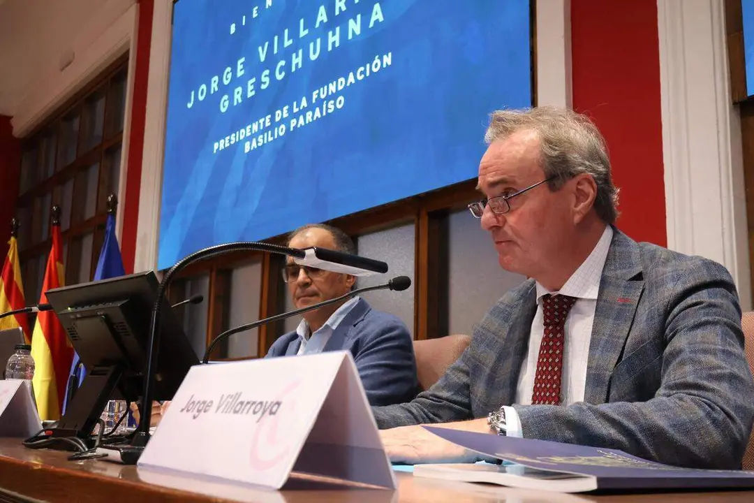 Jorge Villaroya, presidente de la C&aacute;mara de Comercio y de la Fundaci&oacute;n Basilio Para&iacute;so, durante la presentaci&oacute;n del estudio &ldquo;GenZ 2035: Futuro en construcci&oacute;n&rdquo;