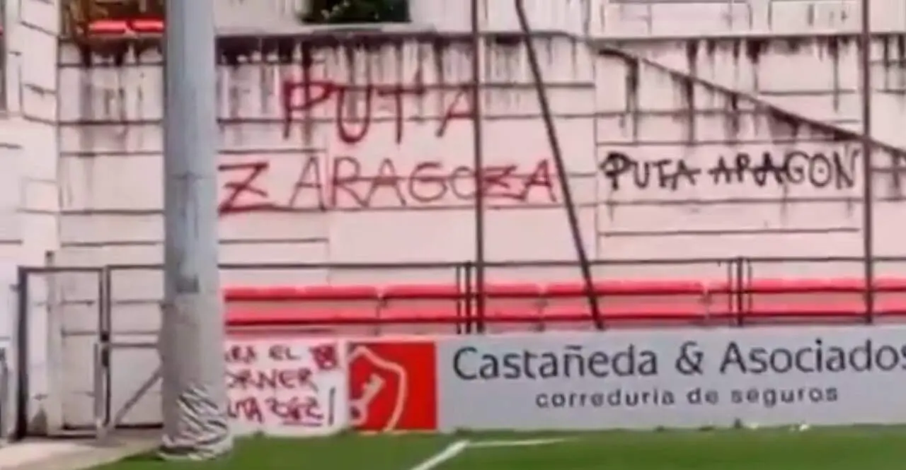 Pintadas contra el Real Zaragoza y Arag&oacute;n en el campo de la Mutilvera / &Aacute;lvaro Puertas