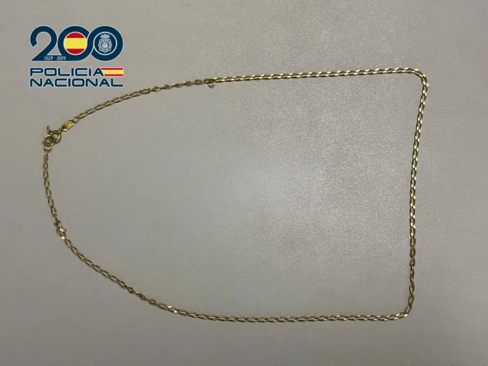 Cadena robada. / POLIC&Iacute;A NACIONAL