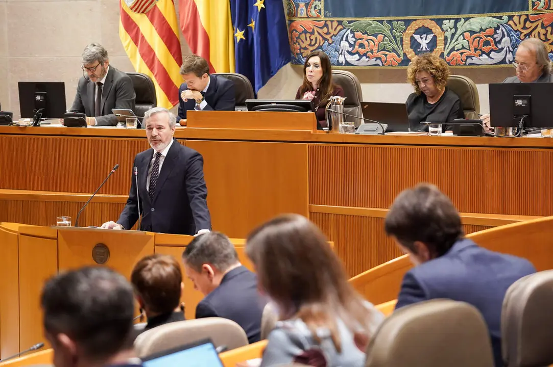 El presidente de Arag&oacute;n en funciones, Jorge Azc&oacute;n, en las Cortes./ Las Cortes