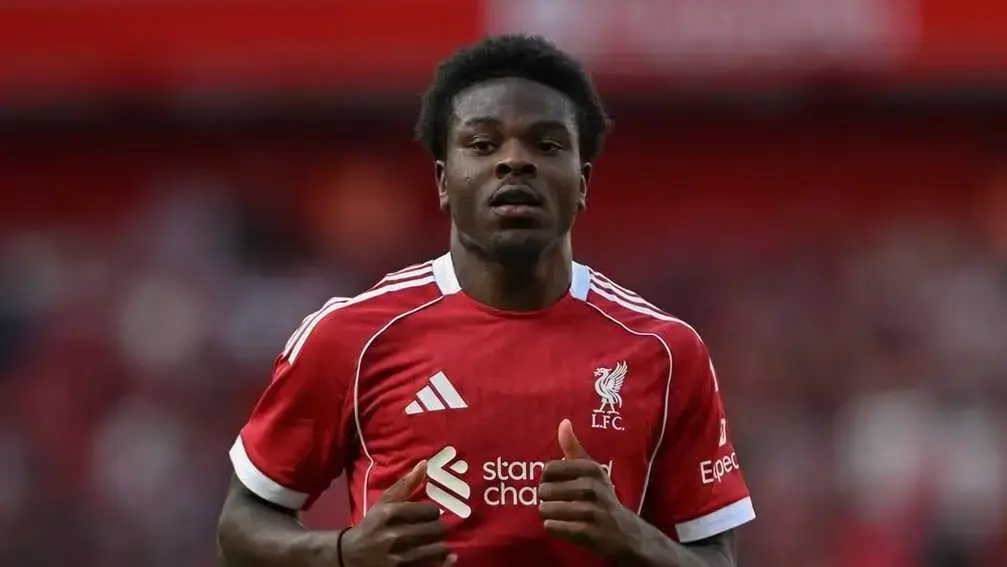 Wellity Lucky durante un partido con el Liverpool