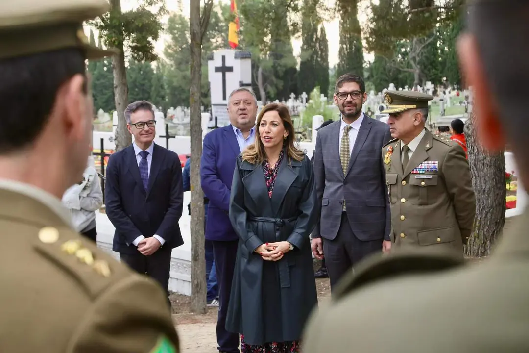 La alcaldesa de Zaragoza, 
Natalia Chueca, ha encabezado el homenaje de la Corporaci&oacute;n municipal a los fallecidos. /AZ