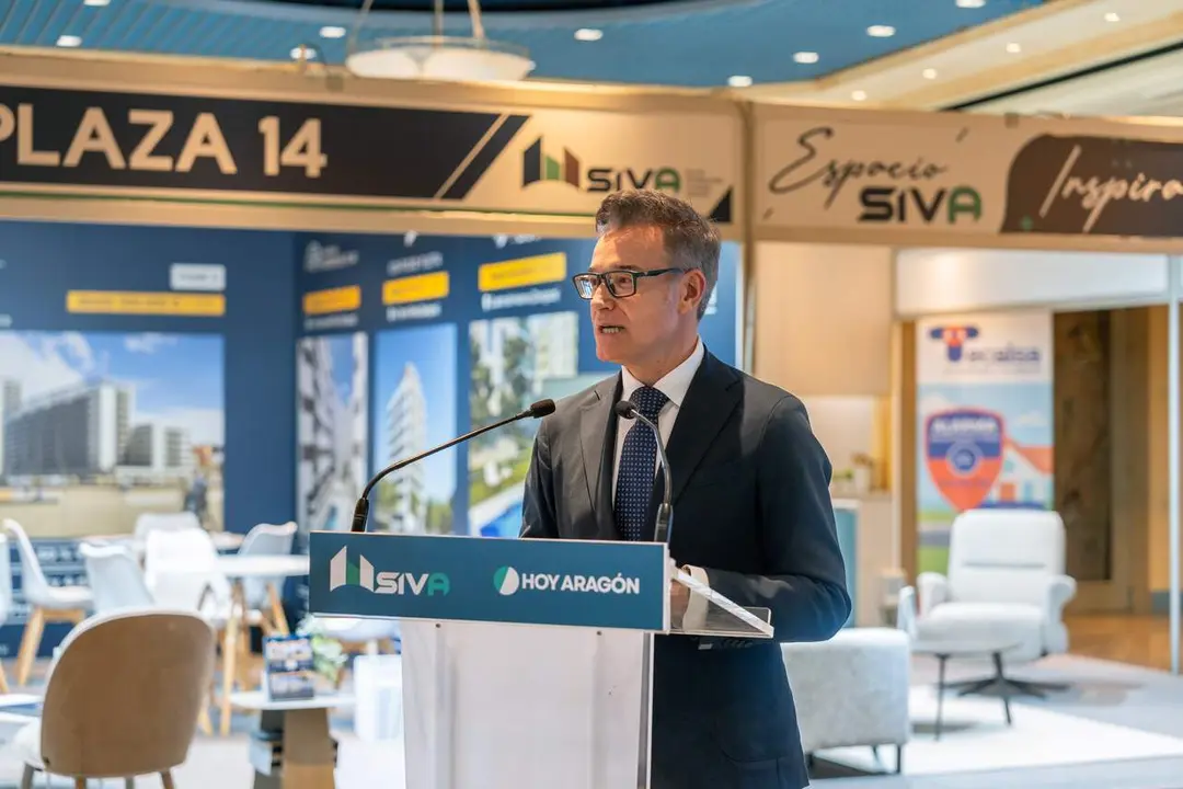 El consejero V&iacute;ctor Serrano, en la inauguraci&oacute;n del SIVA 2025. / &Aacute;lvaro Calvo para HOY ARAG&Oacute;N