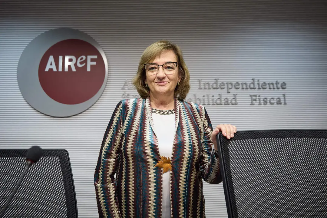 La presidenta de la Autoridad Independiente de Responsabilidad Fiscal (AIReF), Cristina Herrero, durante la presentaci&oacute;n del Informe sobre los Proyectos y L&iacute;neas Fundamentales de los Presupuestos para 2024, en la sede de la AIReF, a 26 de octubre de 2023, en Madrid./ EP