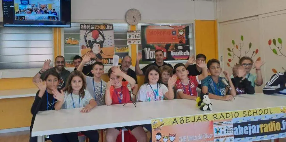 Los alumnos del CRA Violada Monegros de las localidades de Tardienta, Gurrea de G&aacute;llego y El Temple han sido los primeros en realizar la actividad esta tarde. En imagen de archivo, segunda temporada de Abejar Radio School en el CRIE Venta del Olivar.