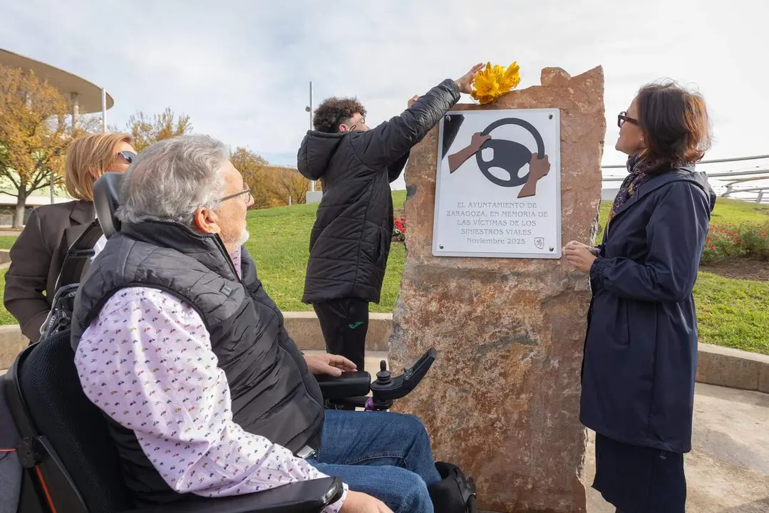 Inauguraci&oacute;n del monolito. /AZ