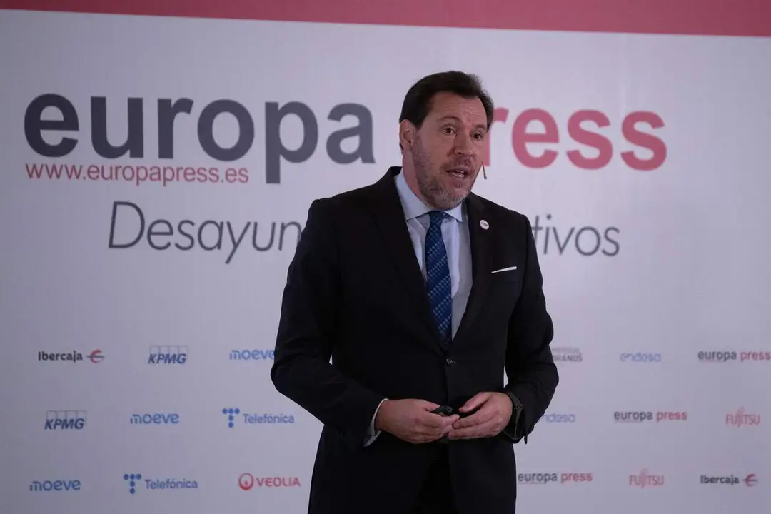 El ministro de Transportes y Movilidad Sostenible, &Oacute;scar Puente, durante un desayuno informativo de Europa Press, en el Hyatt Regency Hesperia Madrid, a 17 de noviembre de 2025, en Madrid (Espa&ntilde;a). / EP