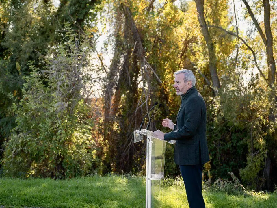 El presidente Azc&oacute;n, este lunes, en Huesca. El presidente Azc&oacute;n, este lunes, en Huesca. / Fabi&aacute;n Sim&oacute;n