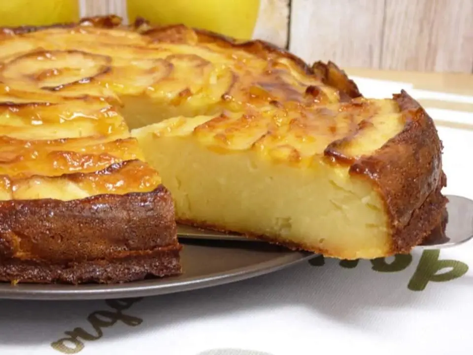 Bizcocho de manzana y queso ./ Mis Cosillas de Cocina