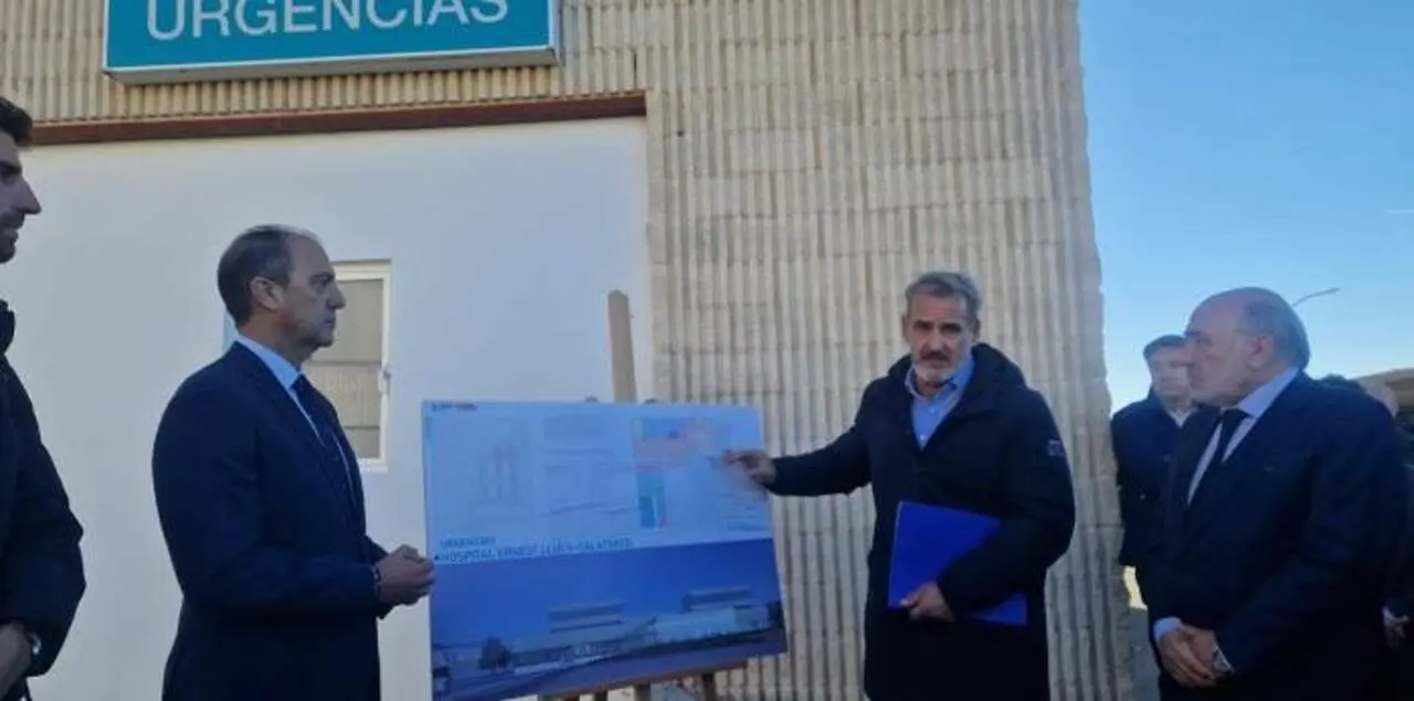 El consejero de Sanidad del Gobierno de Arag&oacute;n, Jos&eacute; Luis Bancalero, visita las Urgencias del Hospital Ernest Lluch de Calatayud. / GOBIERNO DE ARAG&Oacute;N