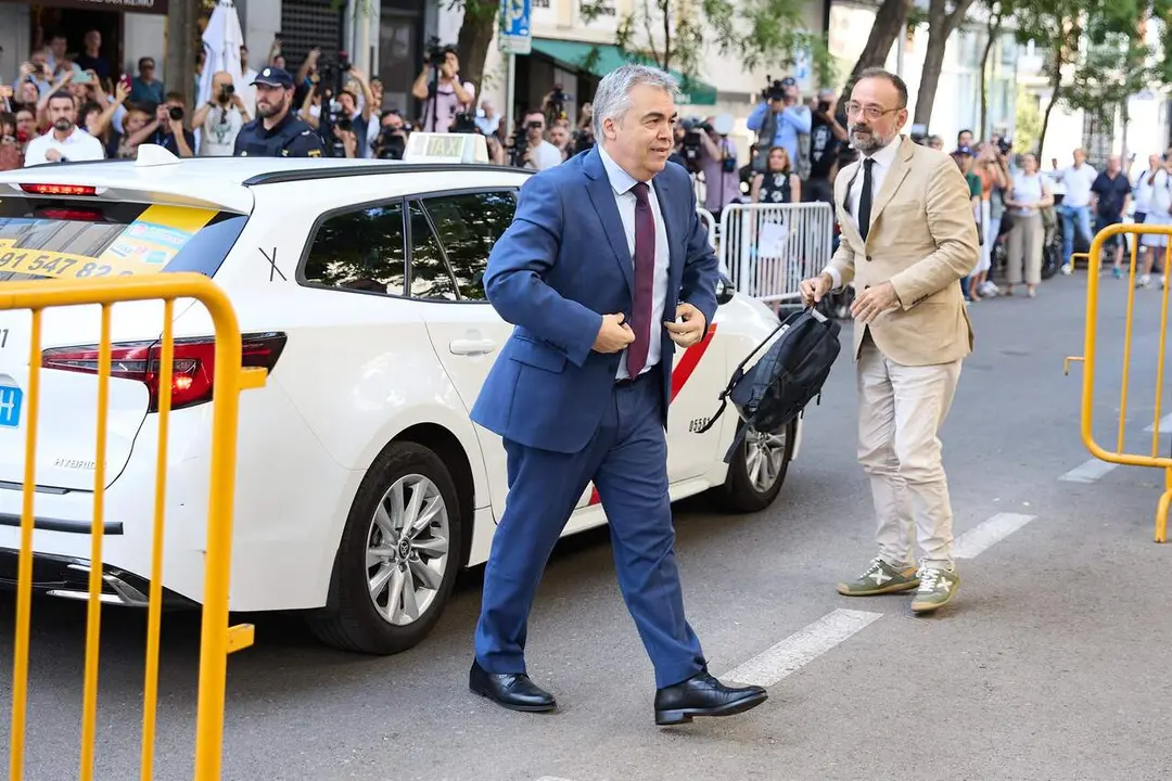 El exsecretario de Organizaci&oacute;n del PSOE Santos Cerd&aacute;n a su llegada a declarar en el Tribunal Supremo, el pasado 30 de junio de 2025./EP