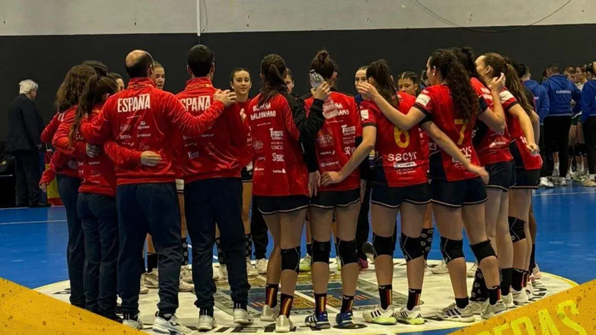 Las jugadoras de la selecci&oacute;n espa&ntilde;ola de Balonmano, en Tarazona. / RFEB