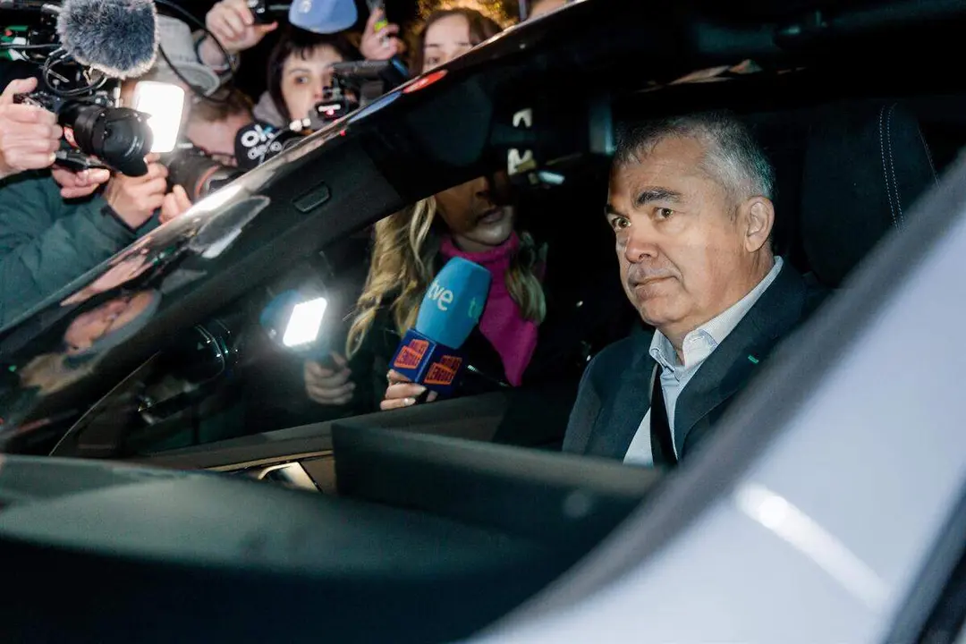 El exsecretario de organizaci&oacute;n del PSOE Santos Cerd&aacute;n a su salida de la prisi&oacute;n de Soto del Real, a 19 de noviembre de 2025, en Soto del Real, Madrid (Espa&ntilde;a).
- Carlos Luj&aacute;n - Europa Press