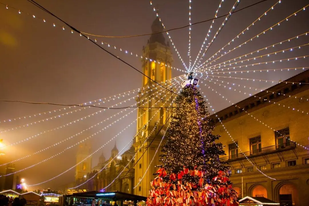 Luces de Navidad en Zaragoza ./ Idealista