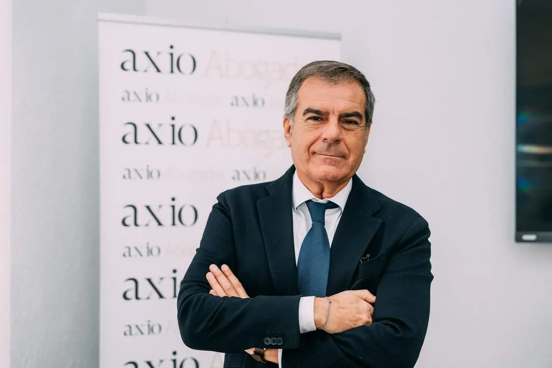 Imagen de Javier Os&eacute;s en su despacho en la calle Joaqu&iacute;n Costa de Zaragoza/H.A.