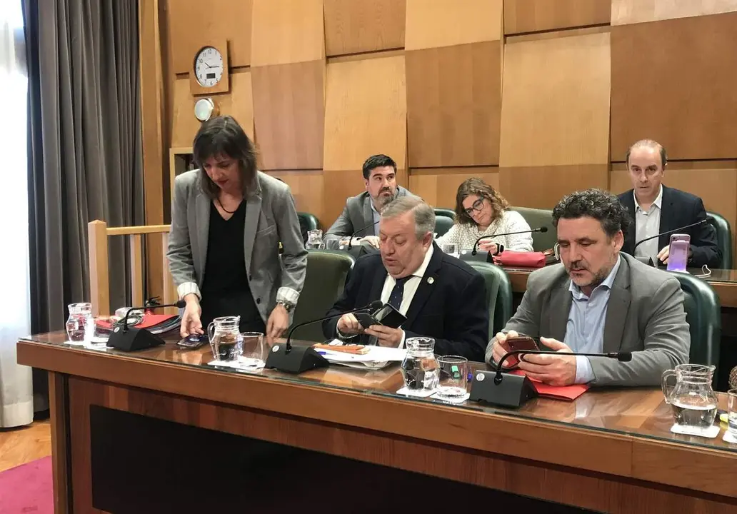 Bancada del PSOE en el pleno del Ayuntamiento de Zaragoza. /EP
