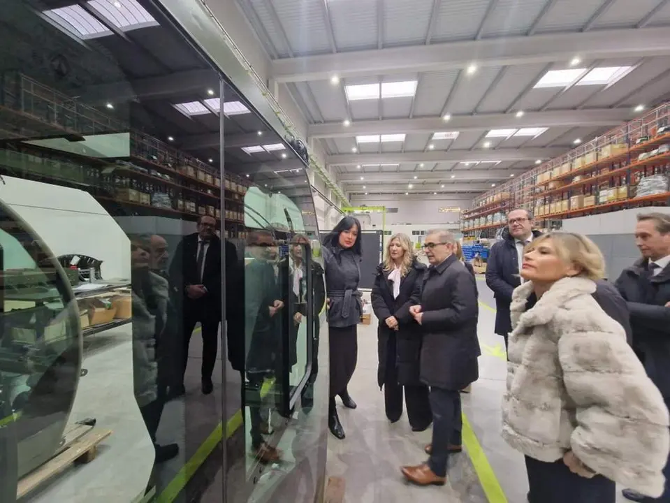 La vicepresidenta del Gobierno de Arag&oacute;n, Mar Vaquero, ha visitado la empresa Up Lifting junto a la alcaldesa de Huesca, Lorena Orduna, el director gerente de Walqa, Carlos Ortas, y el director de Up Lifting, Roberto Garzo. / GOBIERNO DE ARAG&Oacute;N