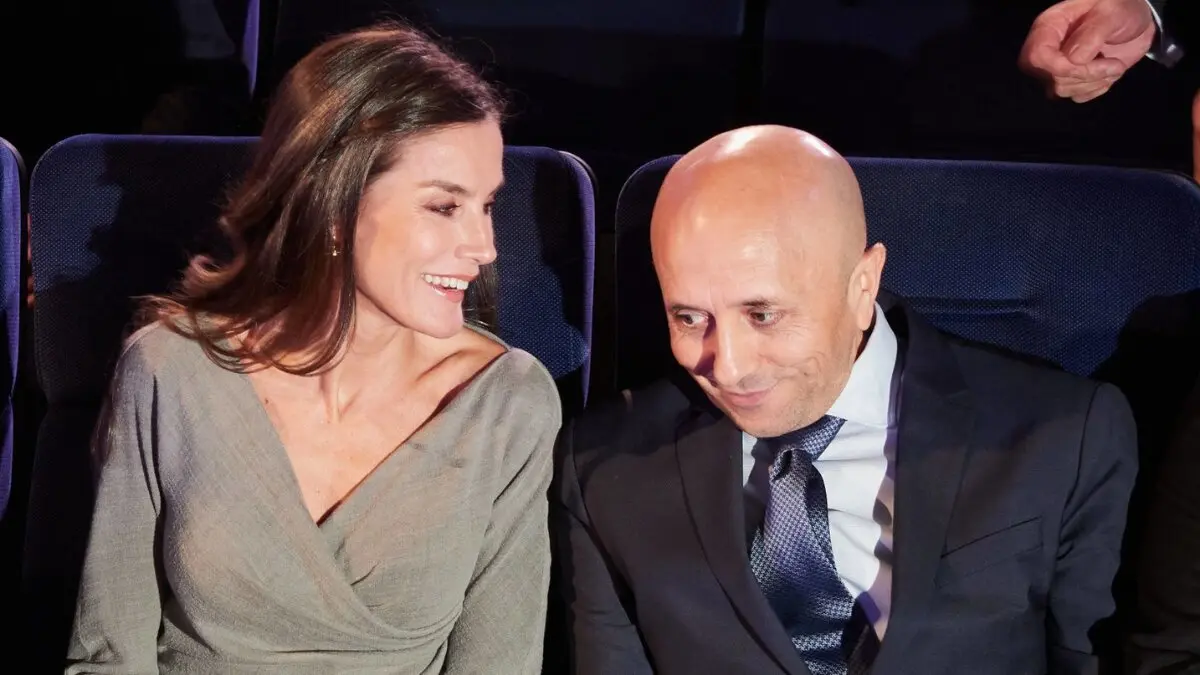 Luis Alegre junto a la Reina Leticia ./ Vanity Fair