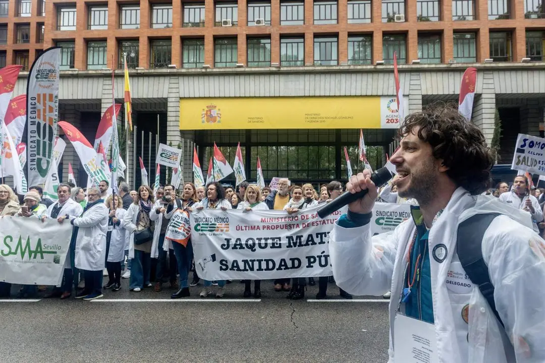 Imagen de archivo de la manifestaci&oacute;n &lsquo;Todos unidos por un objetivo com&uacute;n: el estatuto propio&rsquo;, en el Ministerio de Sanidad, a 15 de noviembre de 2025, en Madrid. / EP