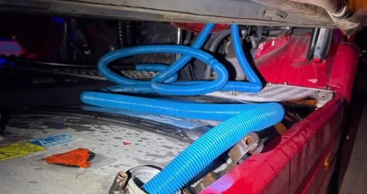 M&eacute;todo para la extracci&oacute;n del gasoil de lso camiones. / GUARDIA CIVIL