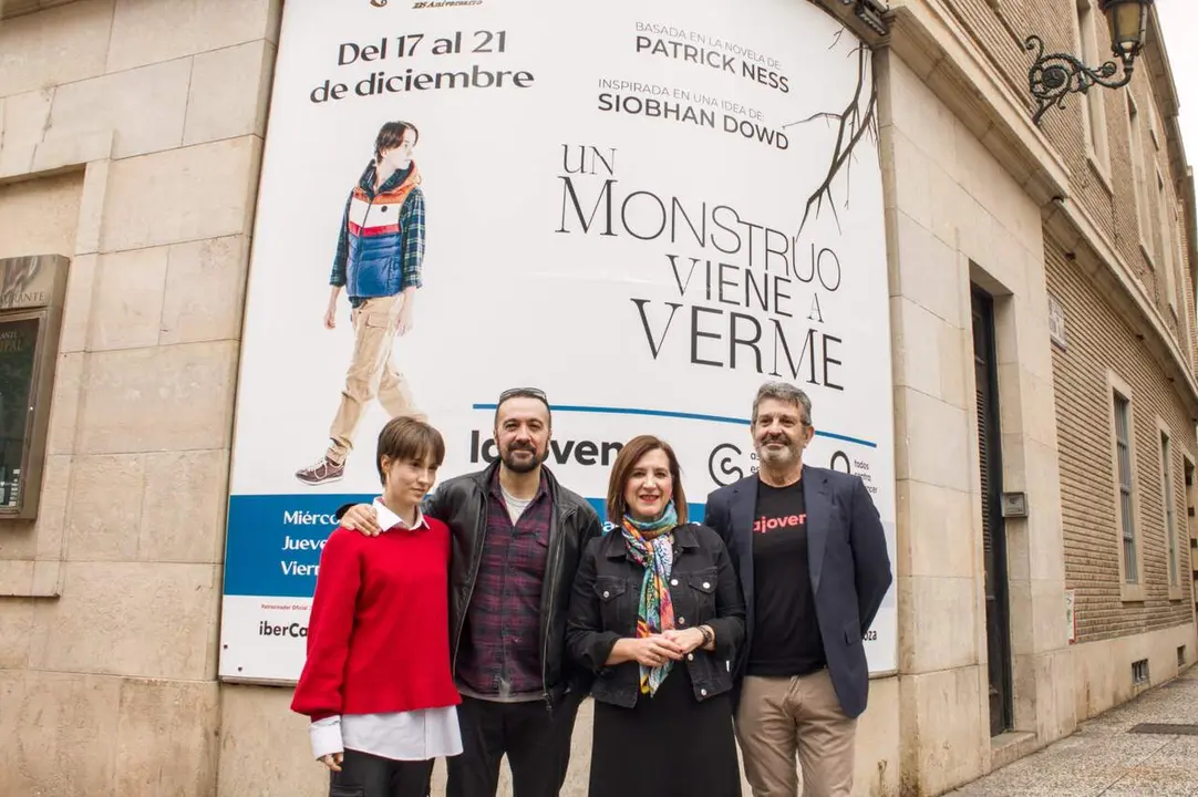 Presentaci&oacute;n de Un monstruo viene a verme. / AZ