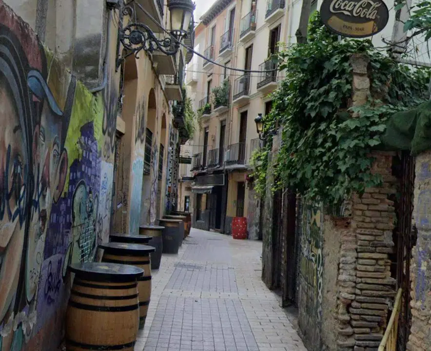Imagen de la calle donde se produjeron los altercados y la polic&iacute;a tuvo que intervenir/Google Maps