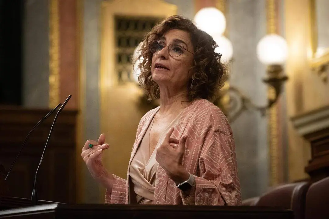 La vicepresidenta primera y ministra de Hacienda, Mar&iacute;a Jes&uacute;s Montero, interviene durante una sesi&oacute;n plenaria en el Congreso, a 11 de diciembre de 2025, en Madrid (Espa&ntilde;a) ./ Fernando S&aacute;nchez - Europa Press